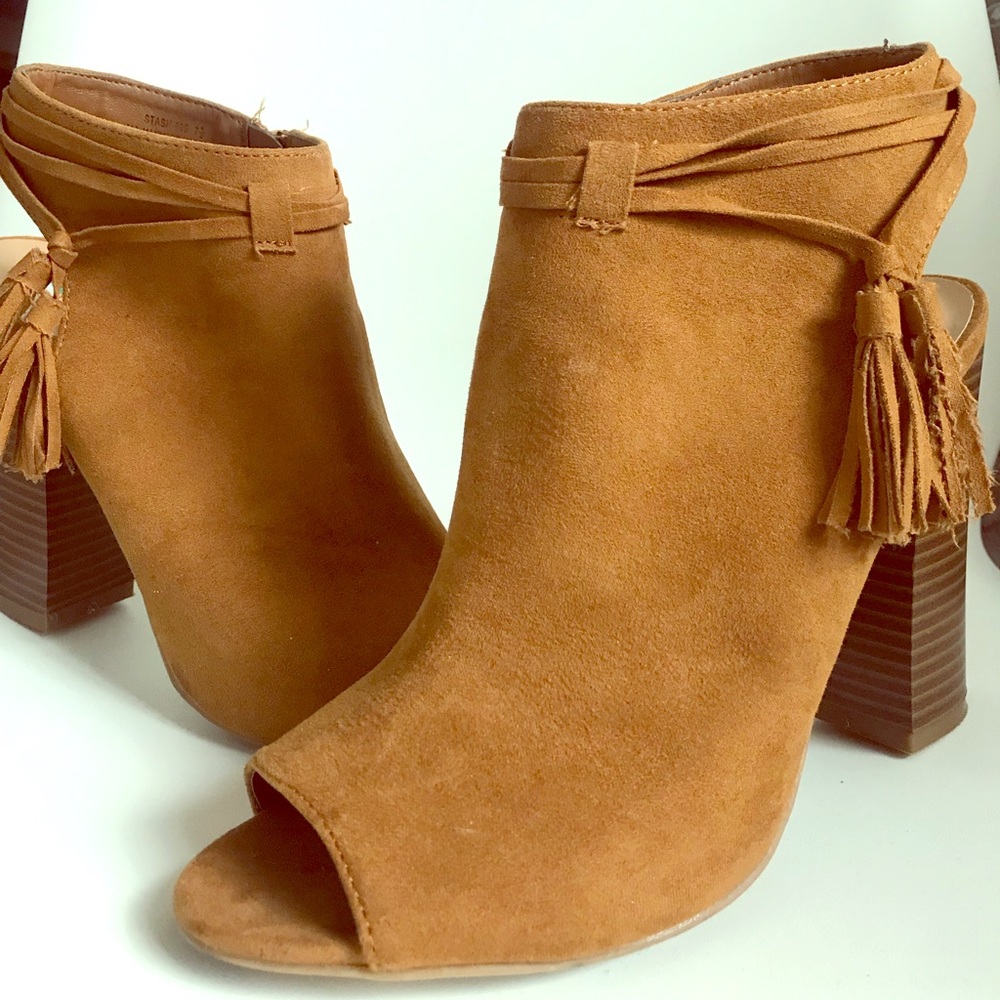 Caramel Pumps
